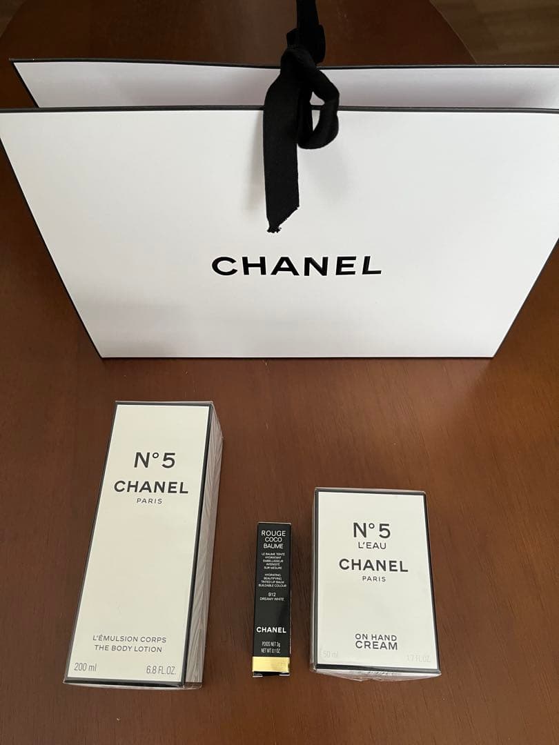 シャネル N°5 ハンド クリーム／ボディローション/リップボーム　セット