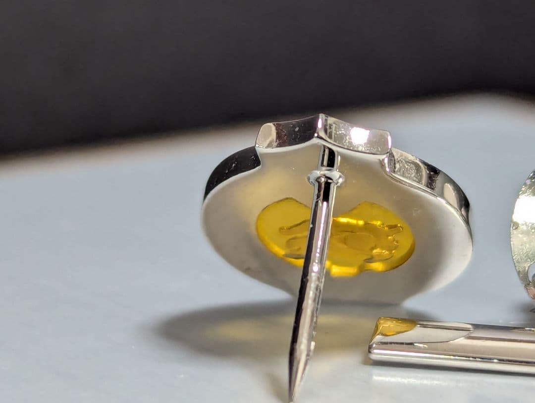 BURBERRY　ピンバッチ　タイタック