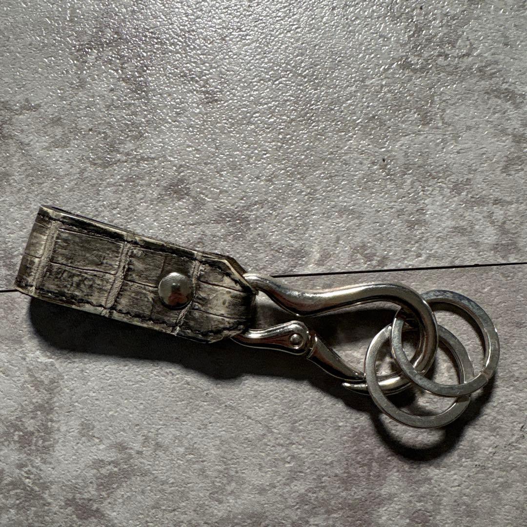 ISAMU KATAYAMA BACKLASH クロコ墨染め キーホルダー　鰐革